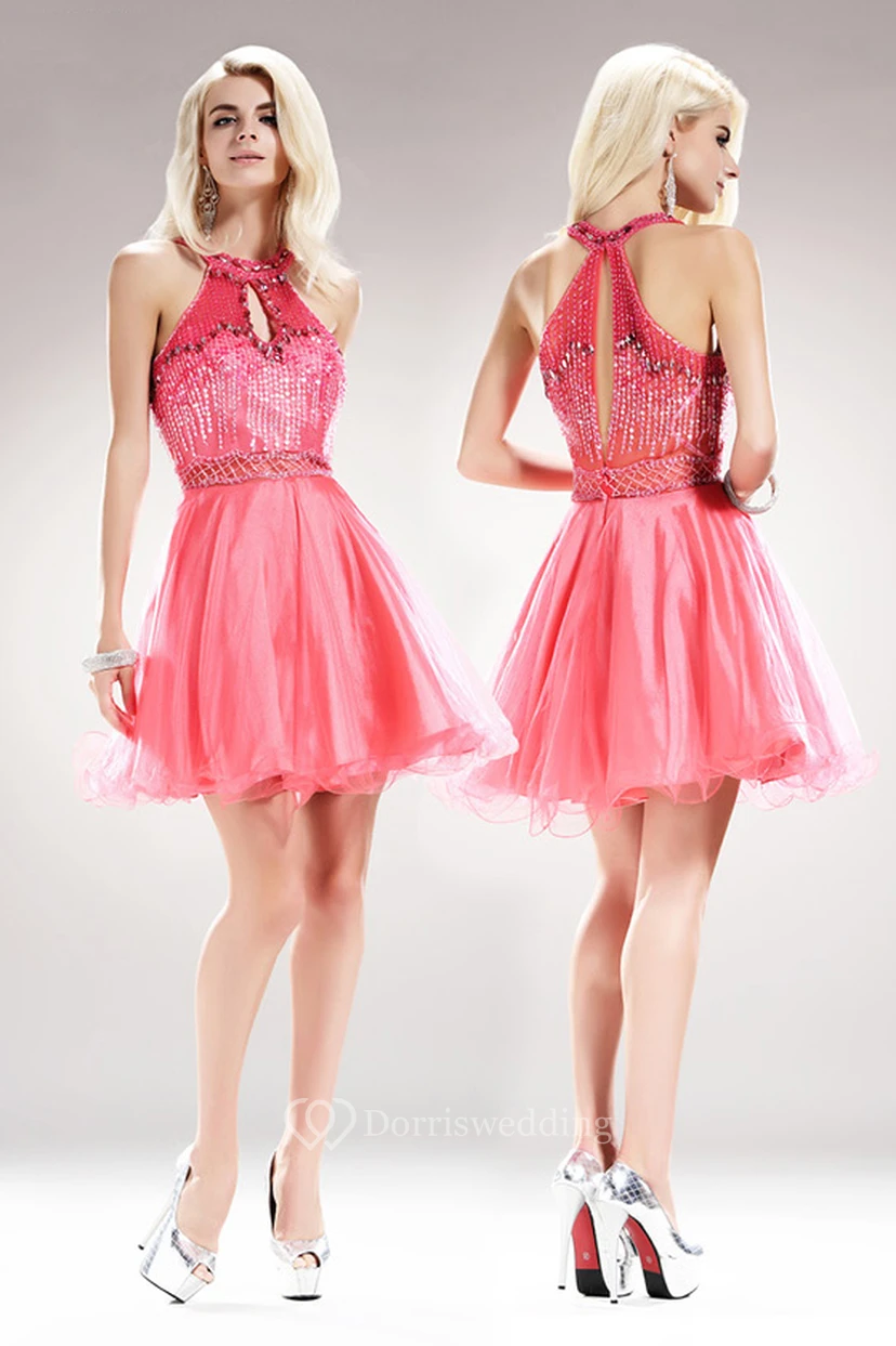 Vestido corto de tul satinado sin mangas con escote redondo y corte en A, adornado con lentejuelas y abalorios.