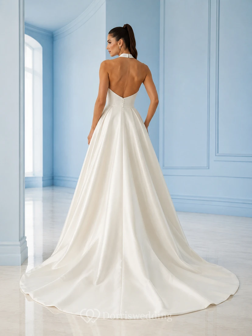 Robe de mariée moderne en satin dos nu avec jupon amovible et traîne chapelle, ornée d'un col halter et d'une surjupe convertible en satin. view 2