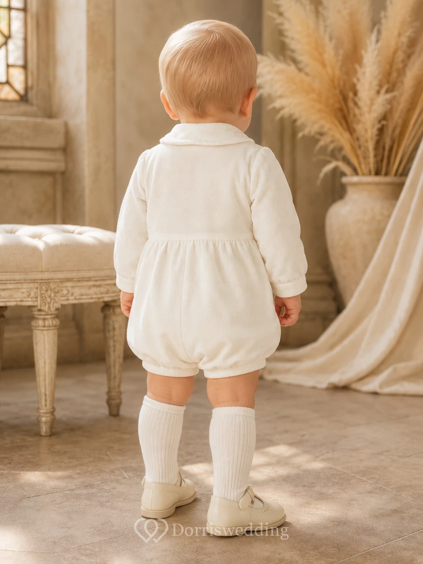 Herbstlicher elfenbeinfarbener Langarm-Baby-Tauf-Strampler aus Samt mit Zopfmuster view 2