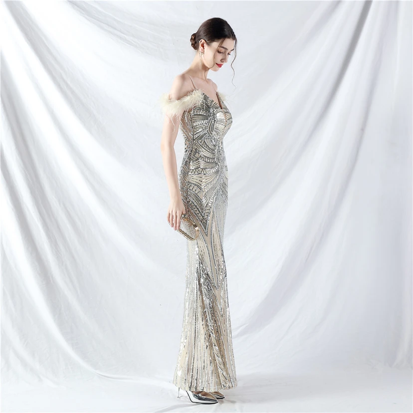 Vestido de noche con cuentas florales y plumas de avestruz elaboradas artesanalmente view 16