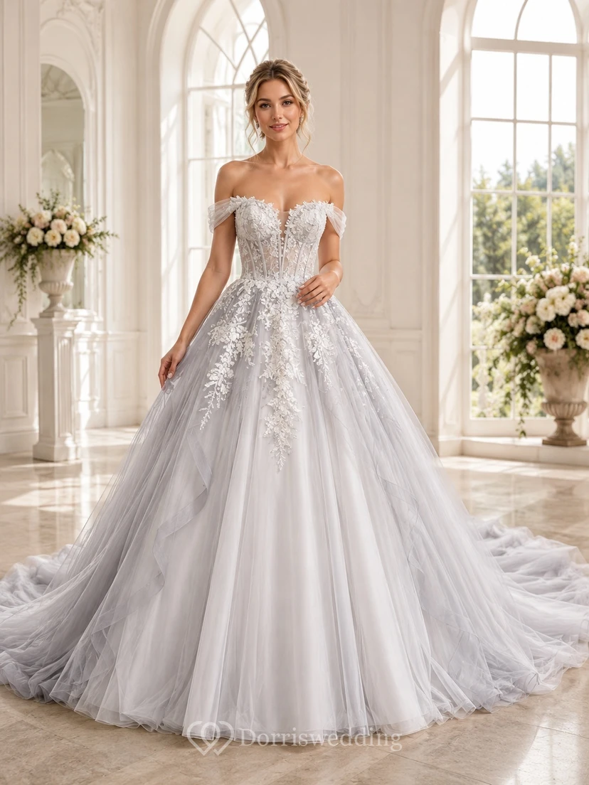 Graues Ballkleid, schulterfrei, Tüll, Blumenapplikationen, Kapellenschleppe, Brautkleid