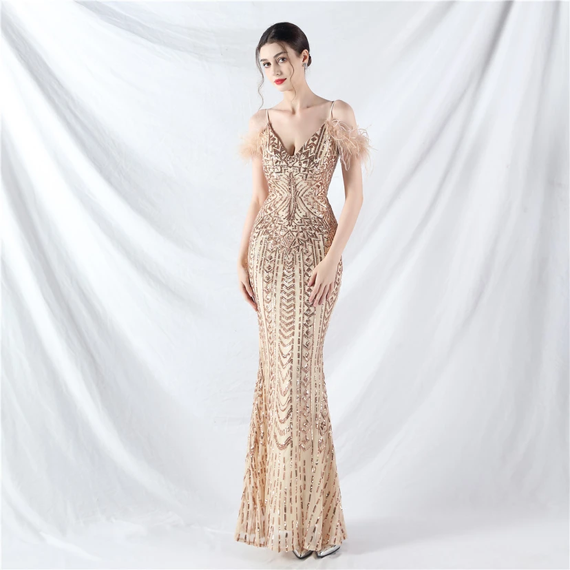 Robe de soirée haut de gamme ornée de perles florales et de plumes d'autruche. view 50