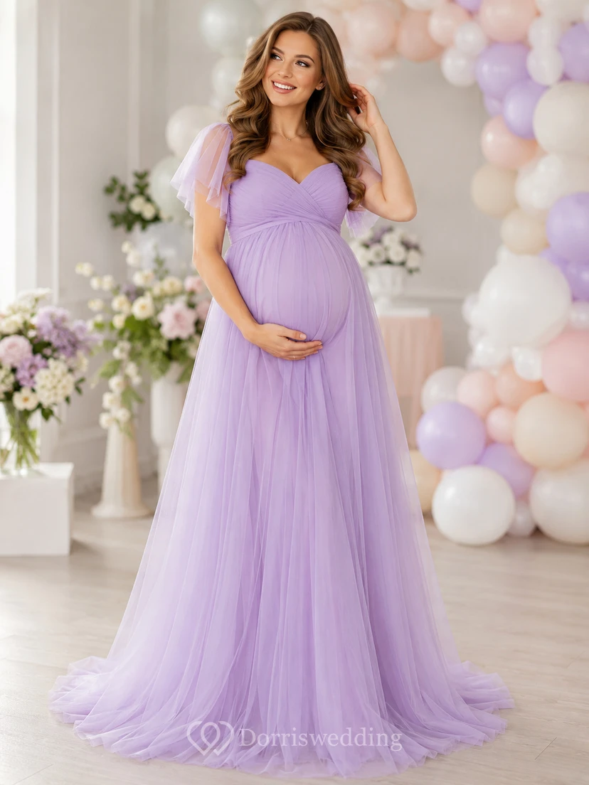 Robe de maternité romantique en tulle lavande, décolleté cœur, manches papillon, coupe empire, longueur au sol