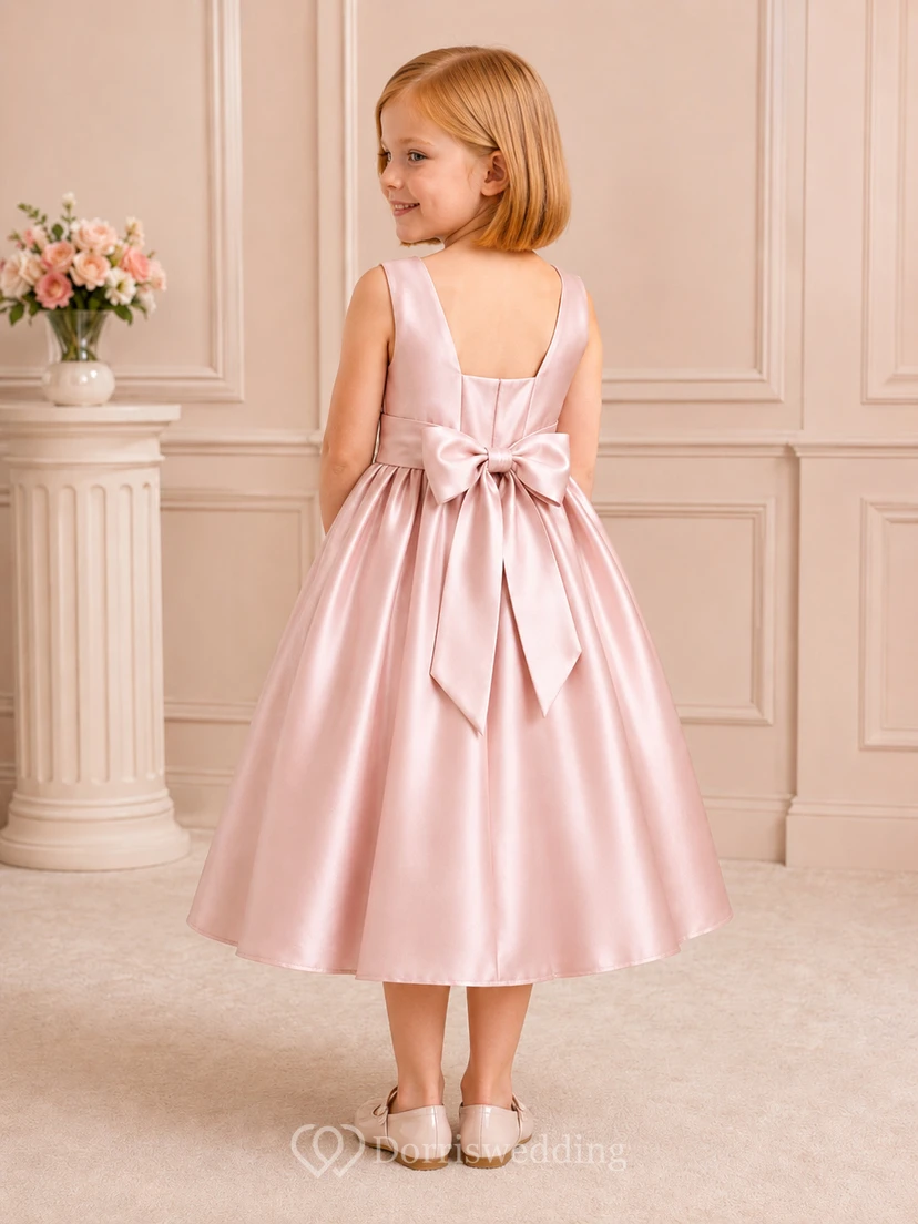 Ärmelloses, wadenlanges A-Linien-Kleid aus rosafarbenem Satin mit eckigem Ausschnitt und Schleife – perfekt für Blumenmädchen bei Gartenhochzeiten. view 2