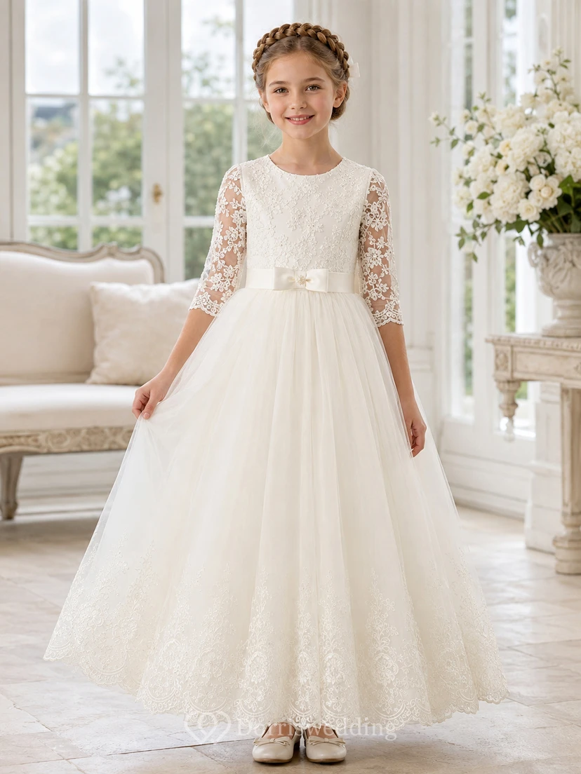 Kommunionkleid in Elfenbein mit Rundhalsausschnitt, bestickten Spitzenärmeln