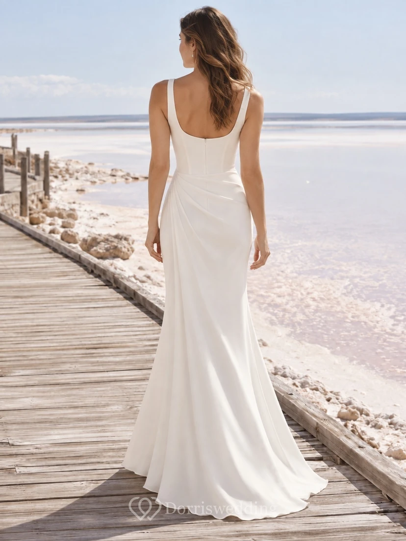 Schlichtes, ärmelloses, drapiertes Etuikleid in Bodenlänge für Strandhochzeiten view 2