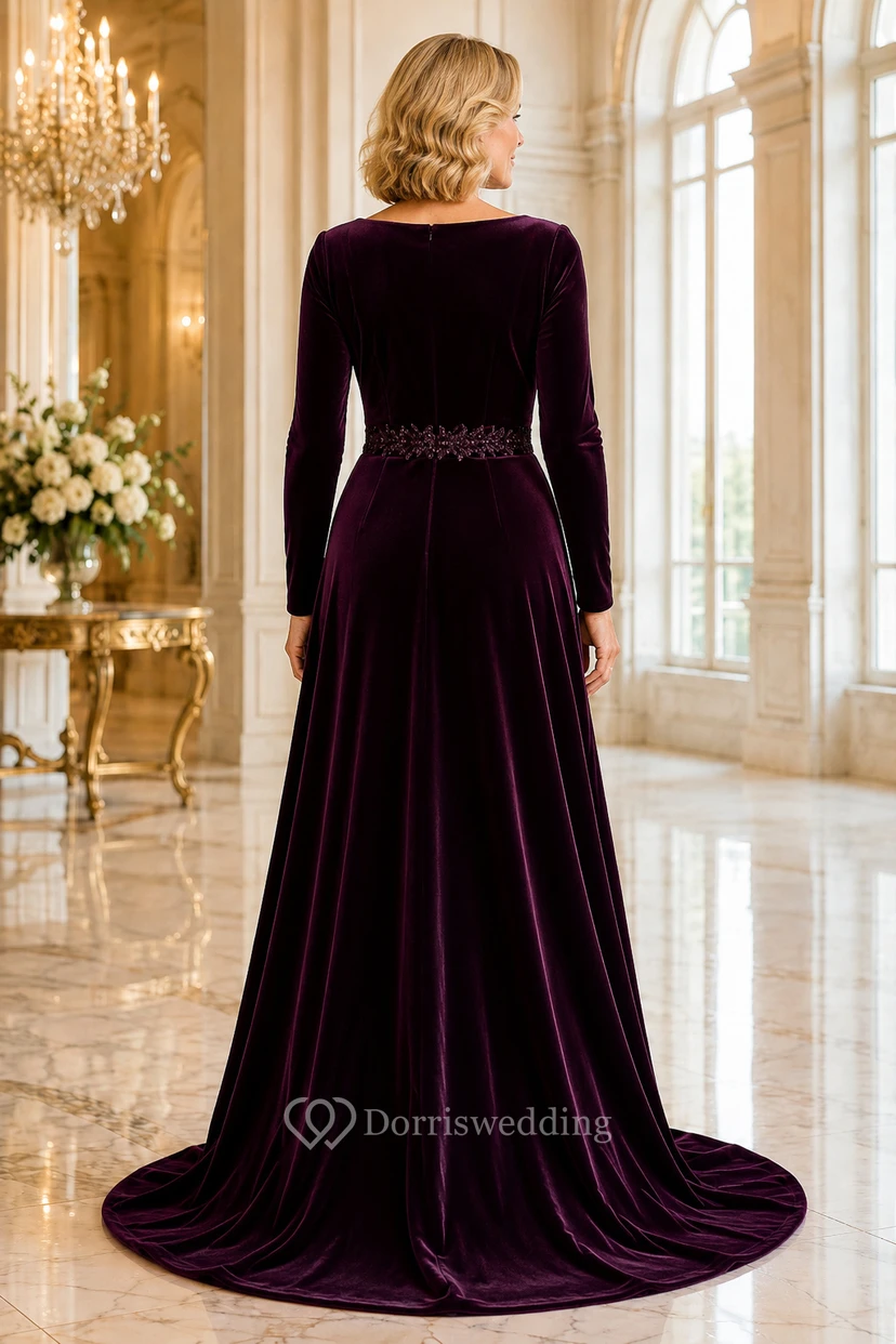 Pflaumenfarbenes Samtkleid mit langen Ärmeln, A-Linien-Form und Perlenbesatz an der Taille view 2