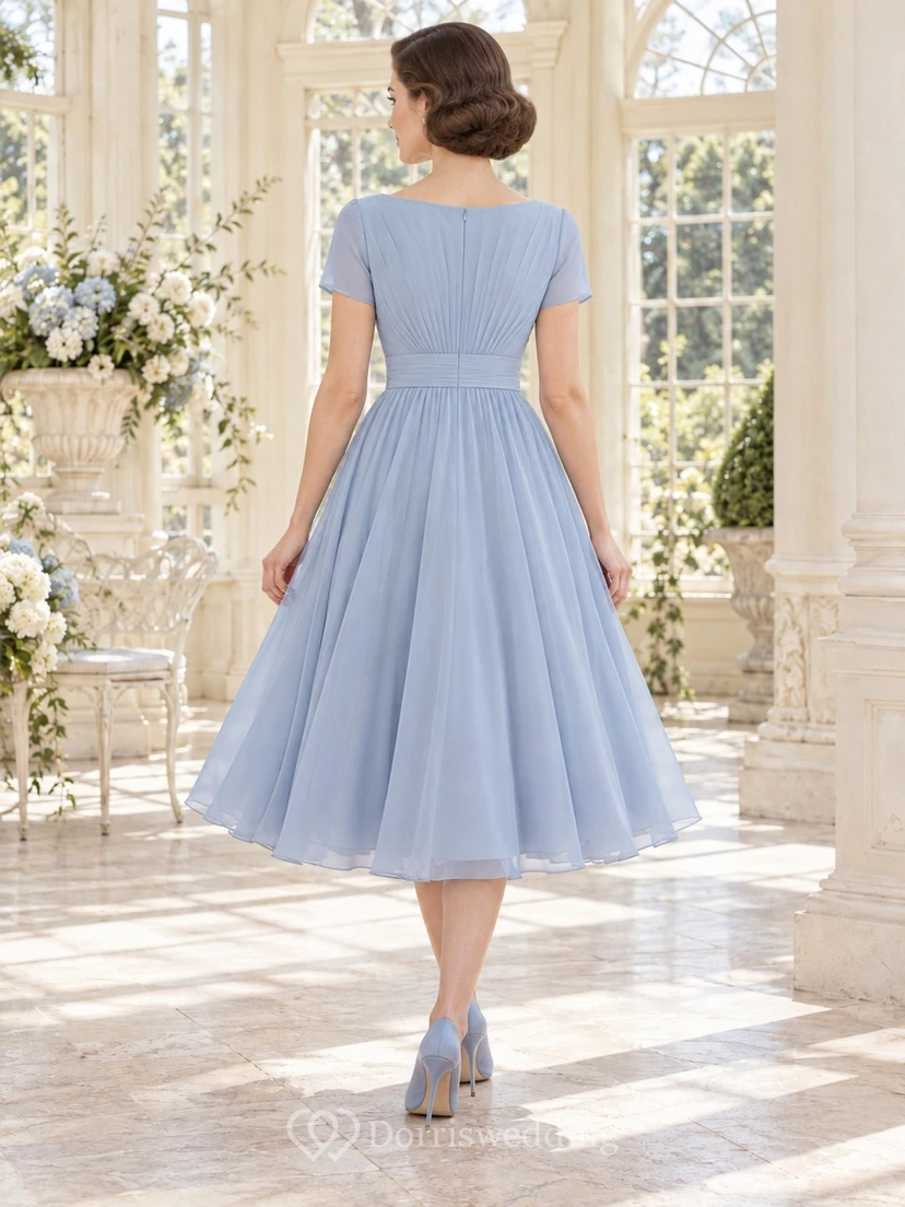 Vestido de dama de honor de gasa plisada de manga corta con escote barco, largo hasta la rodilla, color azul cielo vintage view 2