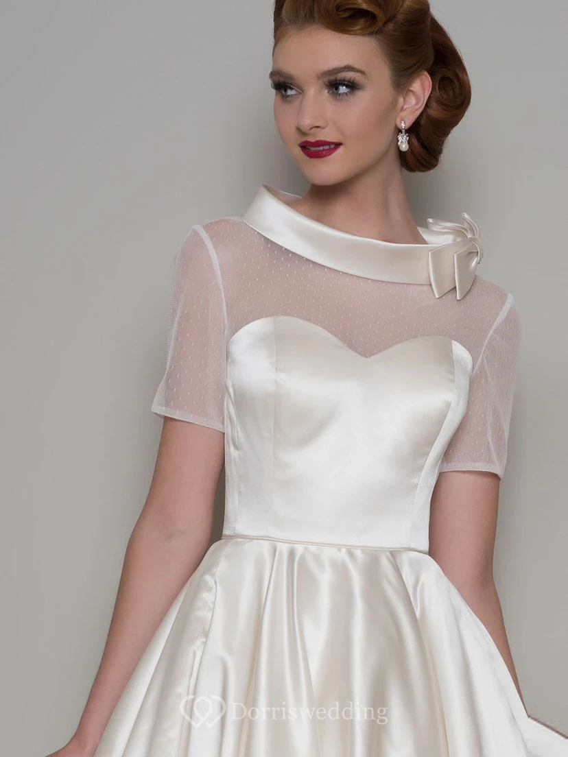 Vestido de novia de satén de manga corta con lazo, corte en A y largo hasta la rodilla view 3