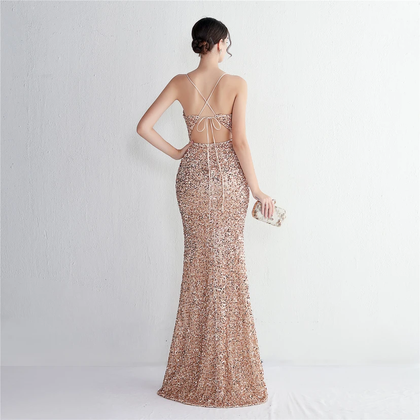 Paillettenbesetztes Abendkleid mit Samtsaum, langen Trägern und schmaler Silhouette für elegante Bankette view 56