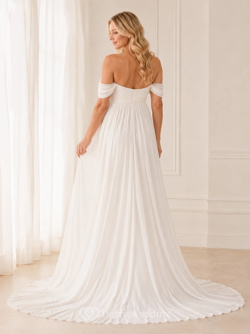 Vestido de maternidad romántico blanco de gasa con escote corazón, hombros descubiertos y corte imperio con cola. view 2