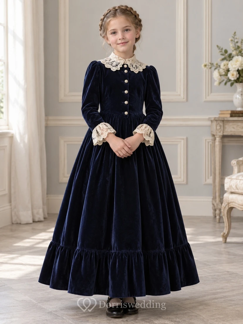 Viktorianisches dunkelblaues Samtkleid mit langen Ärmeln, Spitzenkragen und Knöpfen, Blumenmädchenkleid
