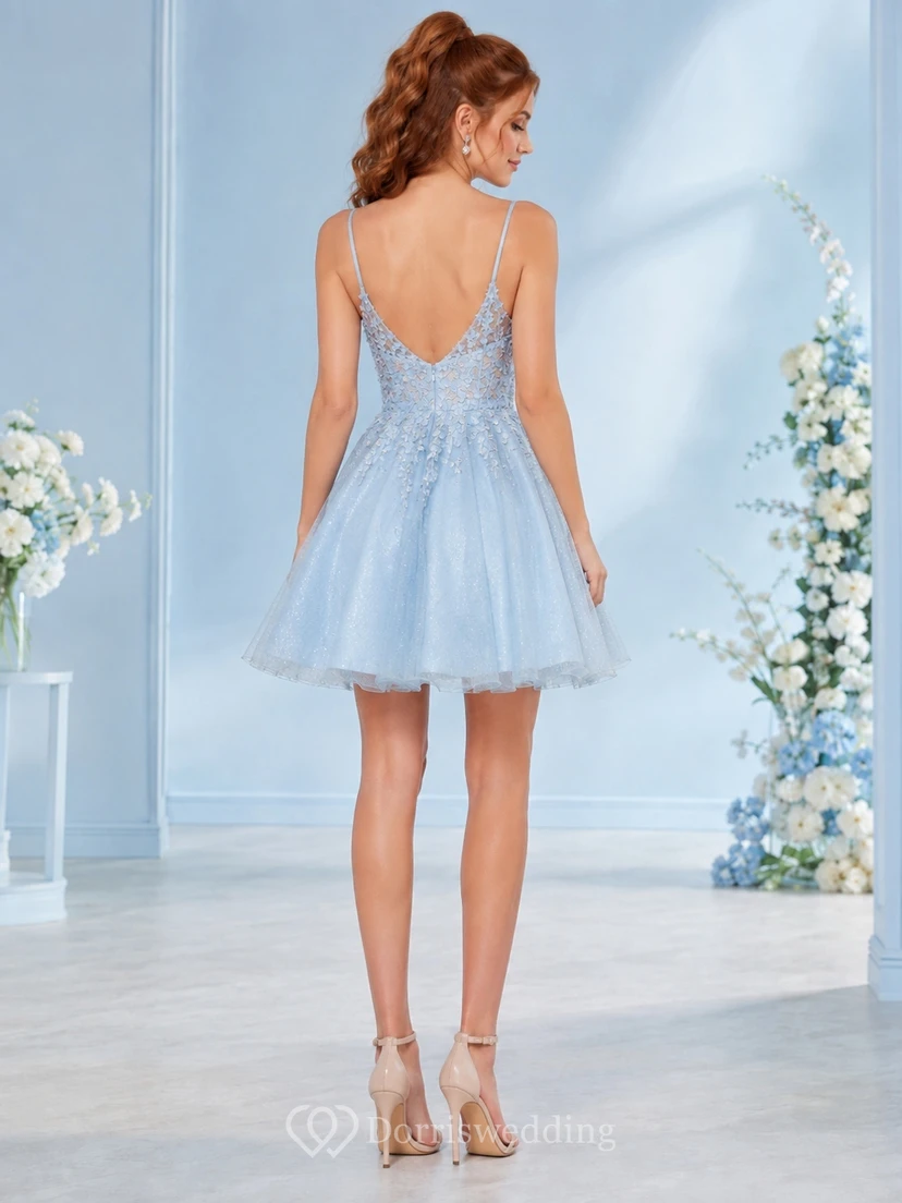 Hellblaues A-Linien-Minikleid aus Tüll mit Herzausschnitt, glitzerndem Oberteil und weich ausgestelltem Rock. view 2