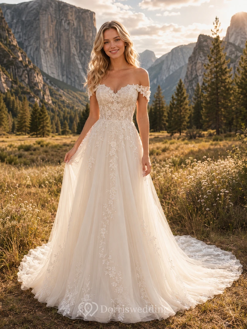 Robe de mariée champêtre en dentelle et tulle, épaules dénudées, décolleté cœur, coupe trapèze, traîne chapelle