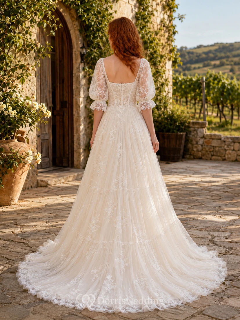 Vestido de novia bohemio de encaje y tul, corte en A, escote cuadrado, mangas abullonadas y cola larga. view 2