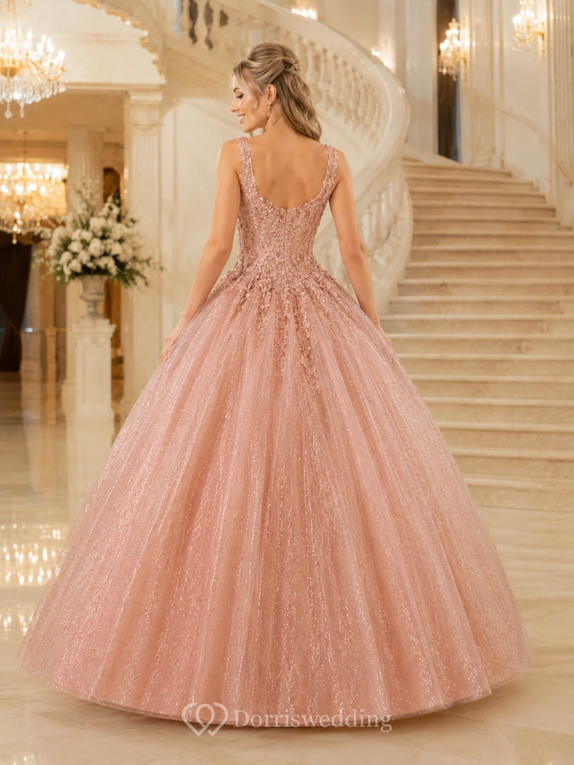 Robe de bal de princesse pour quinceañera, or rose doré, bretelles rondes, tulle pailleté et perles, robe de bal de princesse à bretelles rondes et perles, en tulle pailleté. view 2