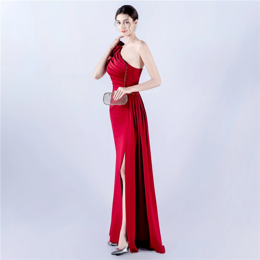 Vestido de noche de satén plisado con hombros descubiertos y escote alto, bordado a mano con cuentas y flores, para mujer. view 14