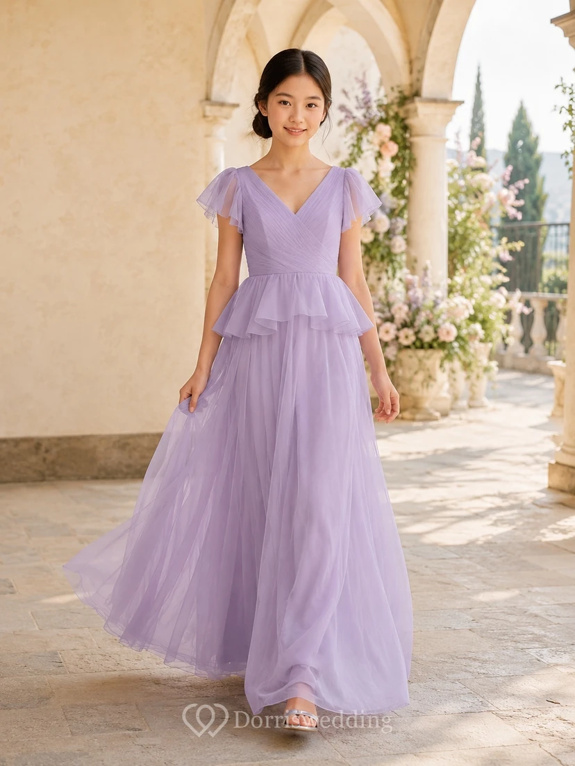 Lavendelfarbenes Brautjungfernkleid für junge Damen, A-Linie, V-Ausschnitt, kurze Ärmel, Blütenblatt-Tüll, Rüschen an der Taille, romantisch