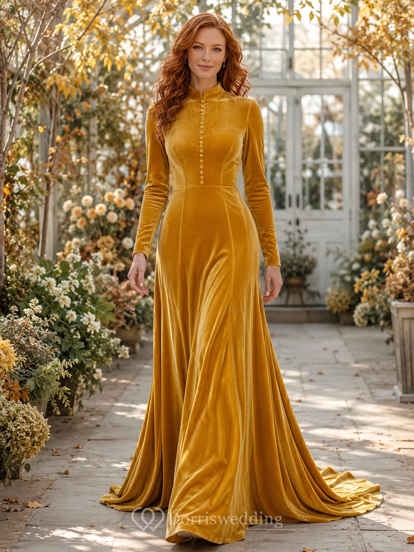 Vestido de novia de terciopelo color oro mostaza, modesto, con cuello joya y mangas largas, estilo sirena, para capilla.