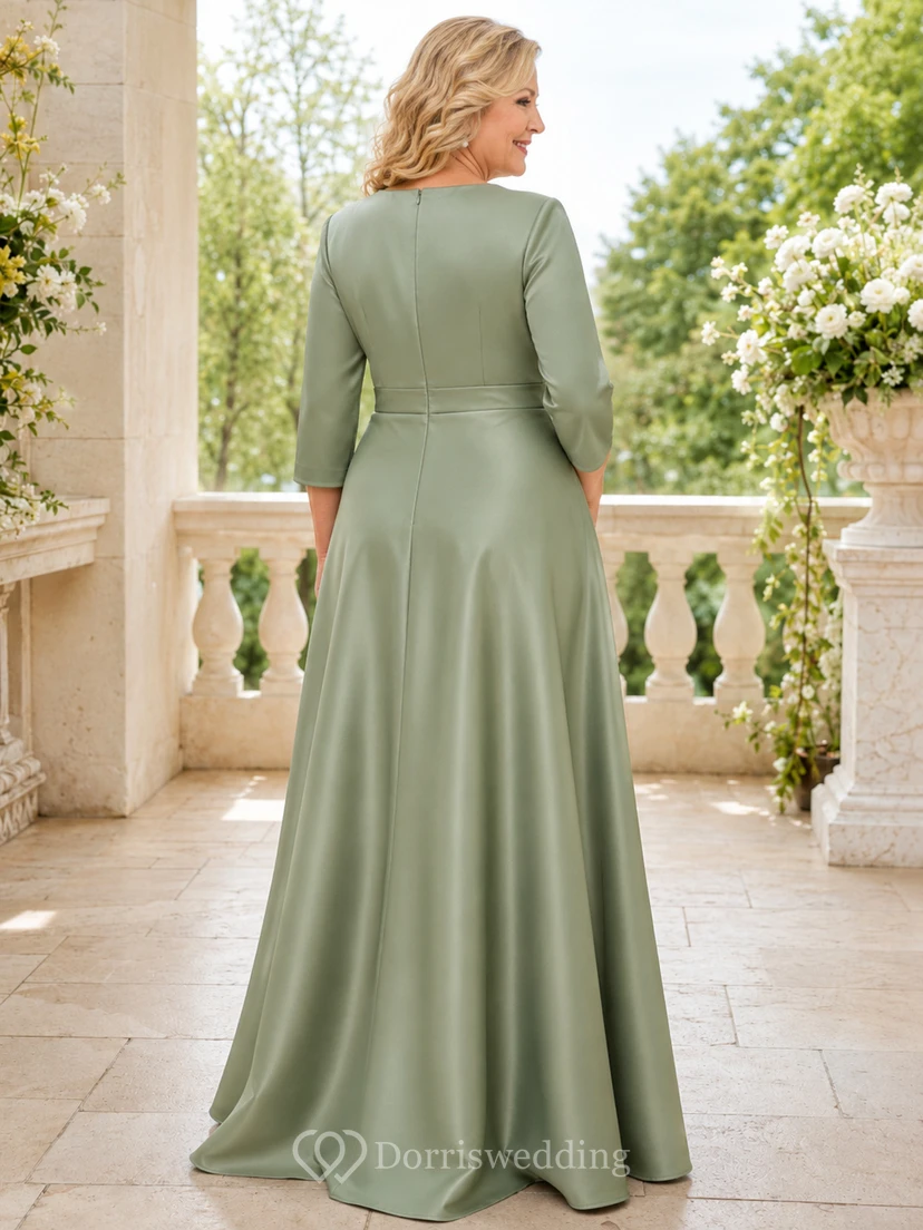 Elegantes, bodenlanges Mutterkleid aus salbeifarbenem Satin in großen Größen mit V-Ausschnitt, Dreiviertelärmeln und drapiertem A-Linien-Schnitt view 2