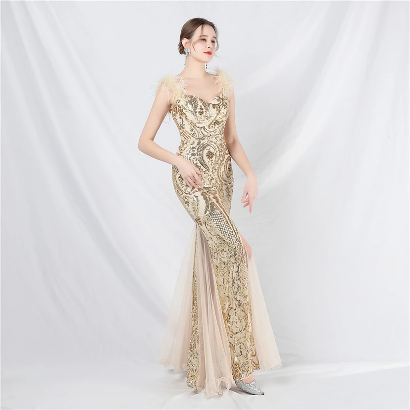 Robe longue haut de gamme en maille à sequins et plumes d'autruche. view 12
