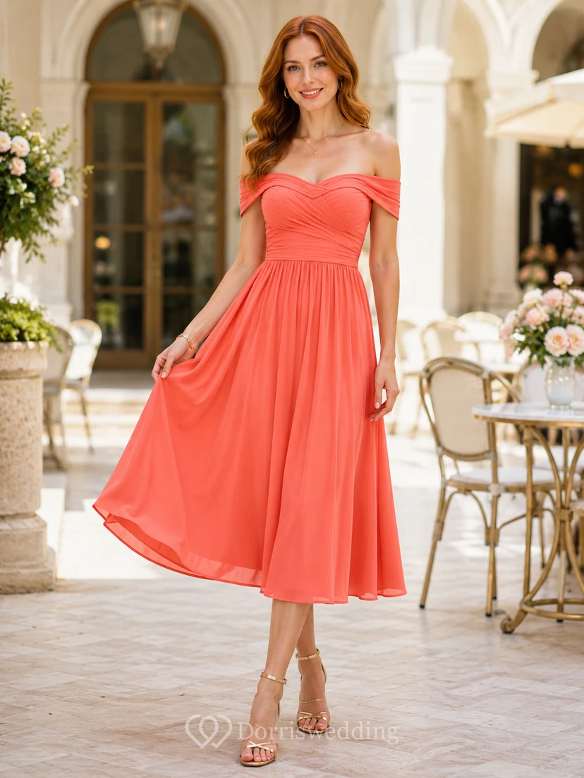 Robe midi en mousseline corail à épaules dénudées et décolleté cœur, coupe trapèze