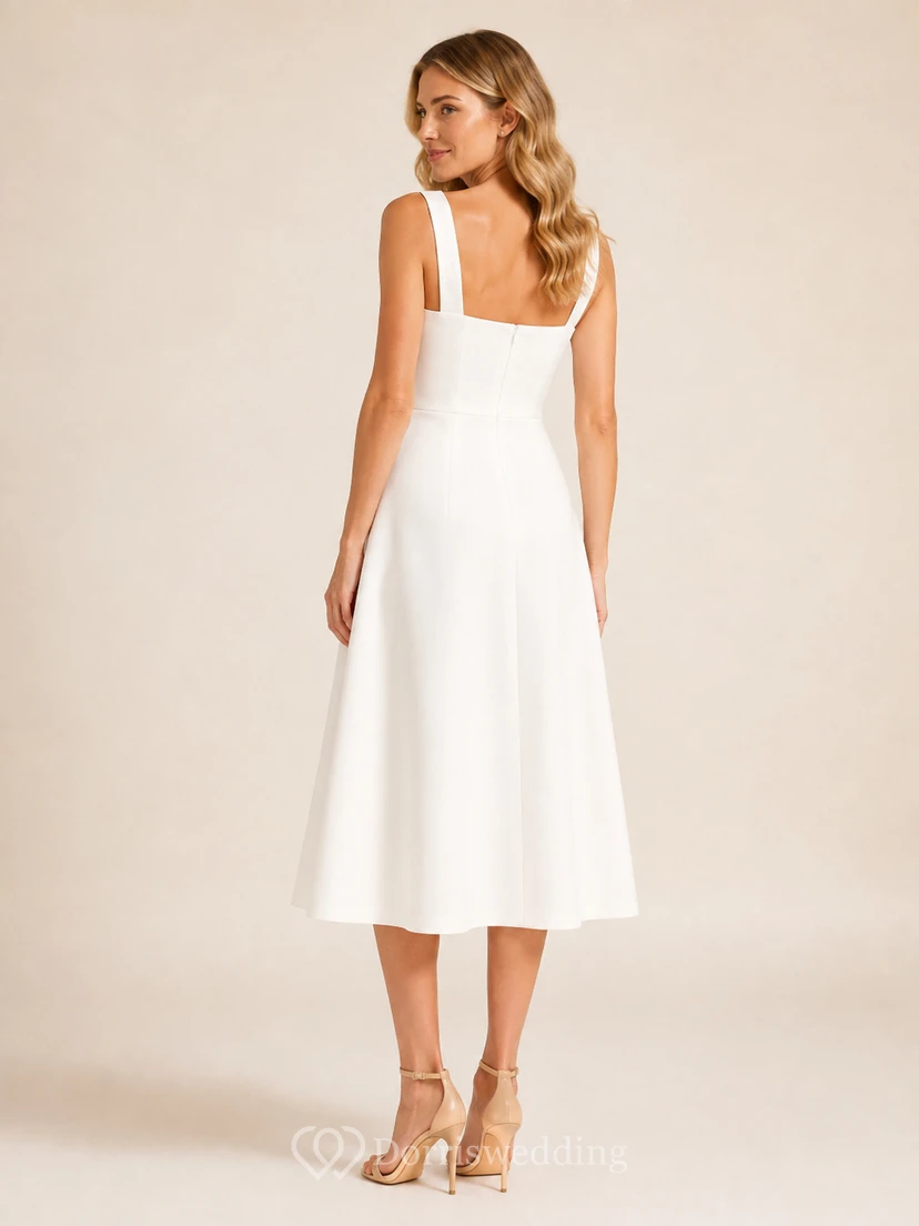 Robe de mariée civile simple en satin plissé à bretelles carrées et dos nu, coupe thé, ornée de plis et d'un drap-hauteur, pour un mariage civil. view 2