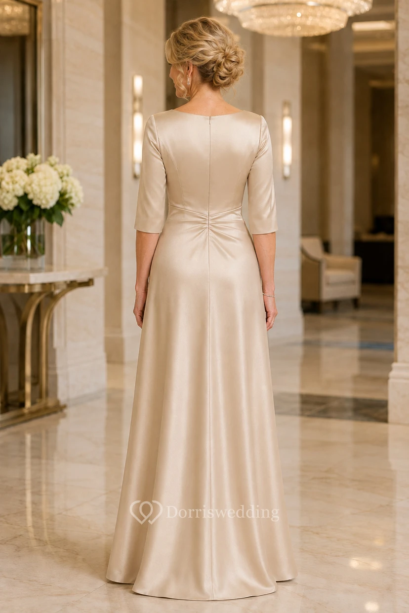 Robe fourreau en satin champagne pour la mère de la mariée, manches trois-quarts, col bateau, longueur au sol avec fronces view 2
