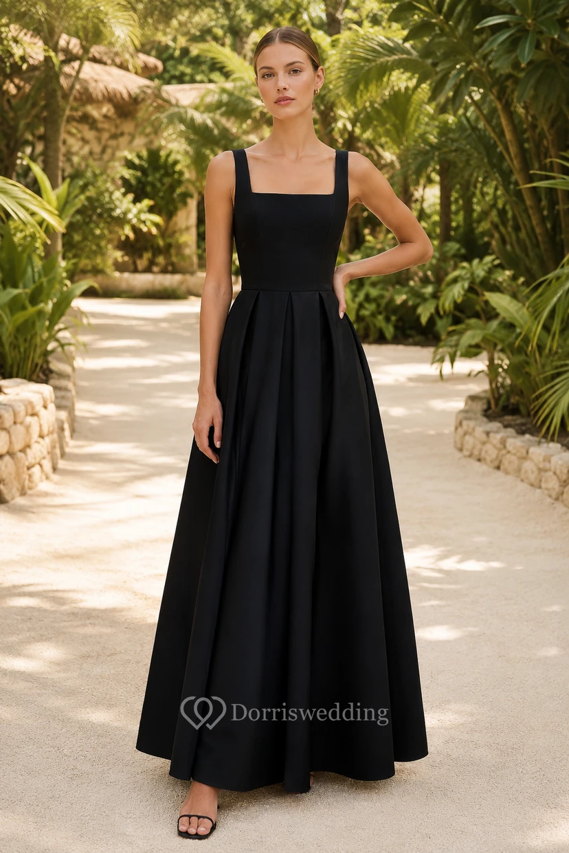 Robe de demoiselle d'honneur noire en satin, coupe trapèze, col carré et jupe ample.