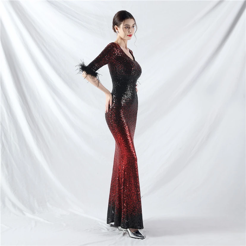 Robe de soirée artisanale à manches longues ornée de plumes d'autruche et de perles dégradées view 14