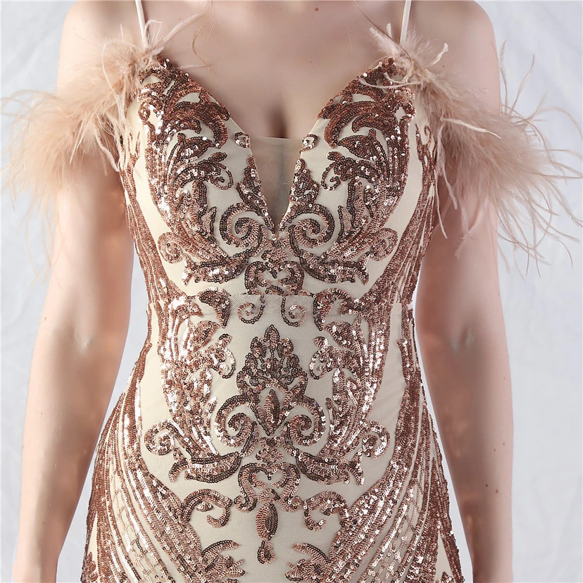 Robe de danse artisanale en filet rigide orné de plumes d'autruche, de perles et de fleurs, confectionnée en maille. view 38