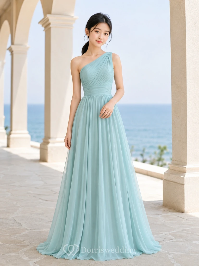 Vestido de dama de honor juvenil color aguamarina, corte en A, un solo hombro, sin mangas, fruncido, moderno y formal.