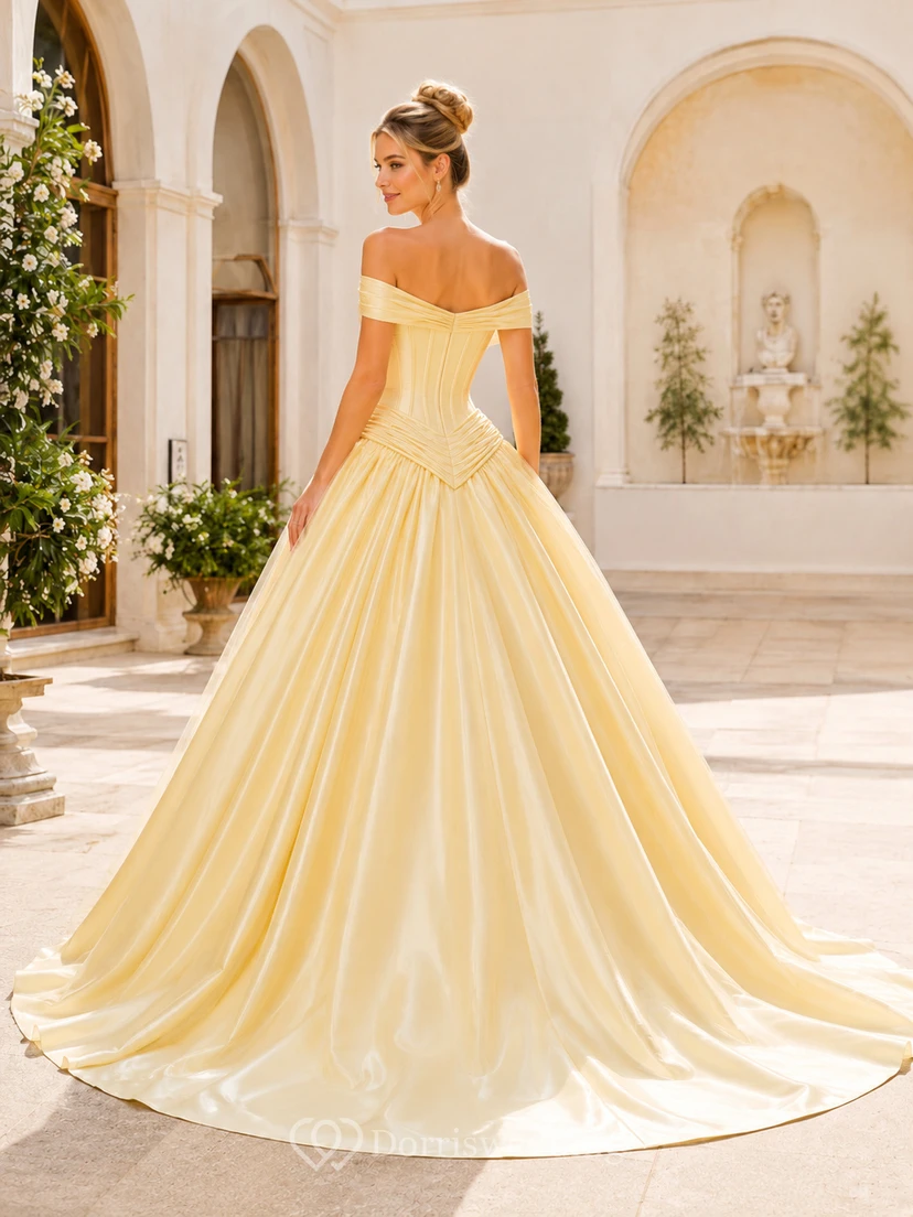 Vestido de gala de satén amarillo pastel con hombros descubiertos y cintura vasca estilo catedral view 2