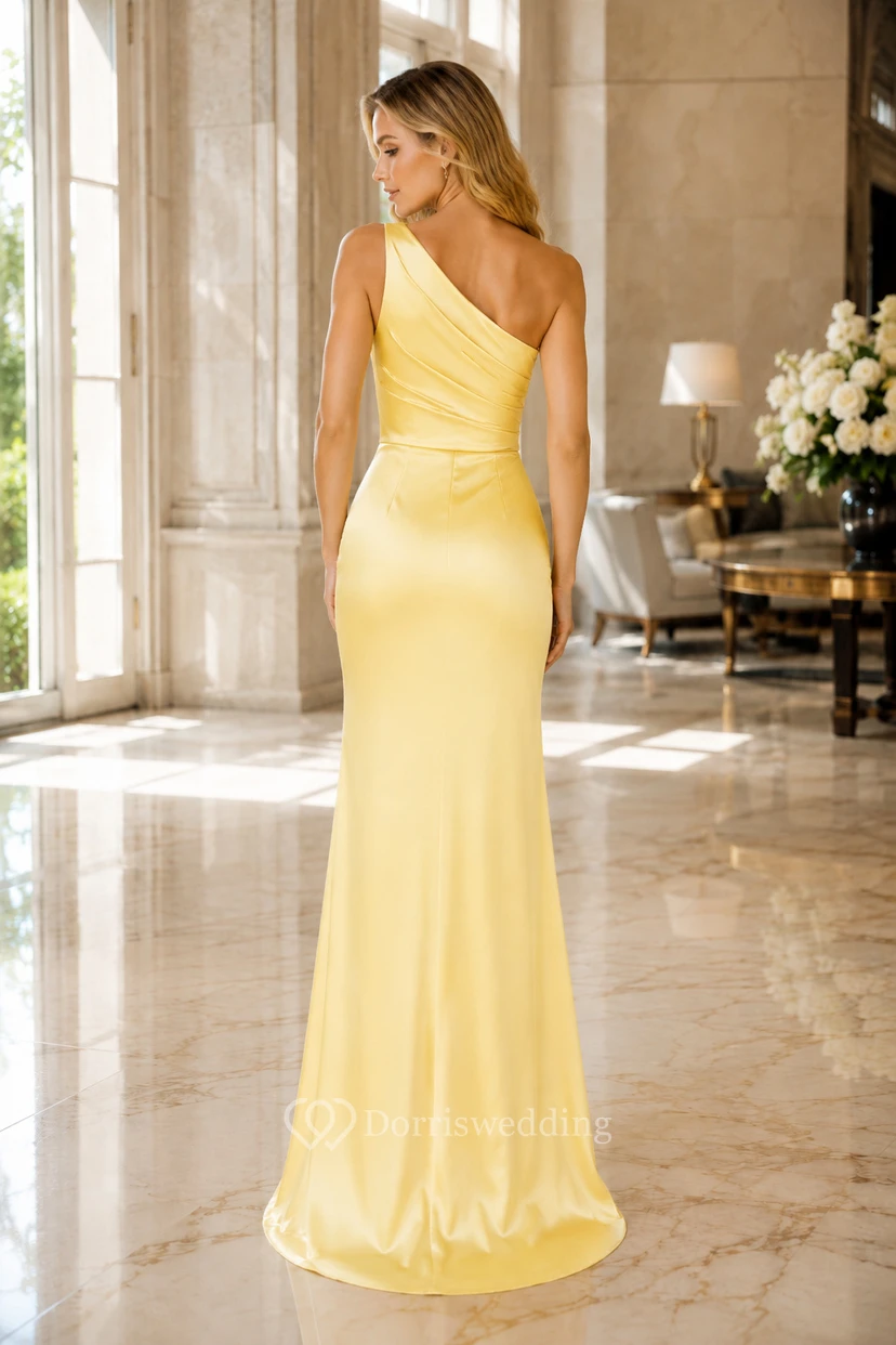 Robe de soirée sirène asymétrique en satin Daffodil avec fente latérale view 2