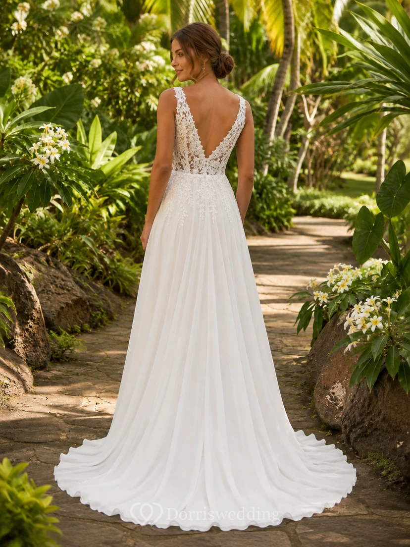 Robe de mariée bohème en mousseline de soie à décolleté plongeant et dentelle, coupe trapèze, style champêtre, pour un mariage de destination. view 2