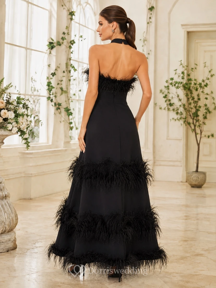 Robe de soirée de luxe noire à col montant, dos nu et plumes à volants, coupe trapèze, longueur au sol. view 2