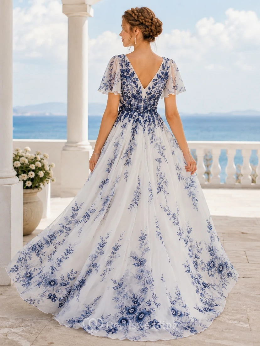 Robe de mariée romantique en mousseline bleu marine à pétales, coupe trapèze, col en V et manches courtes, ornée de pétales. view 2