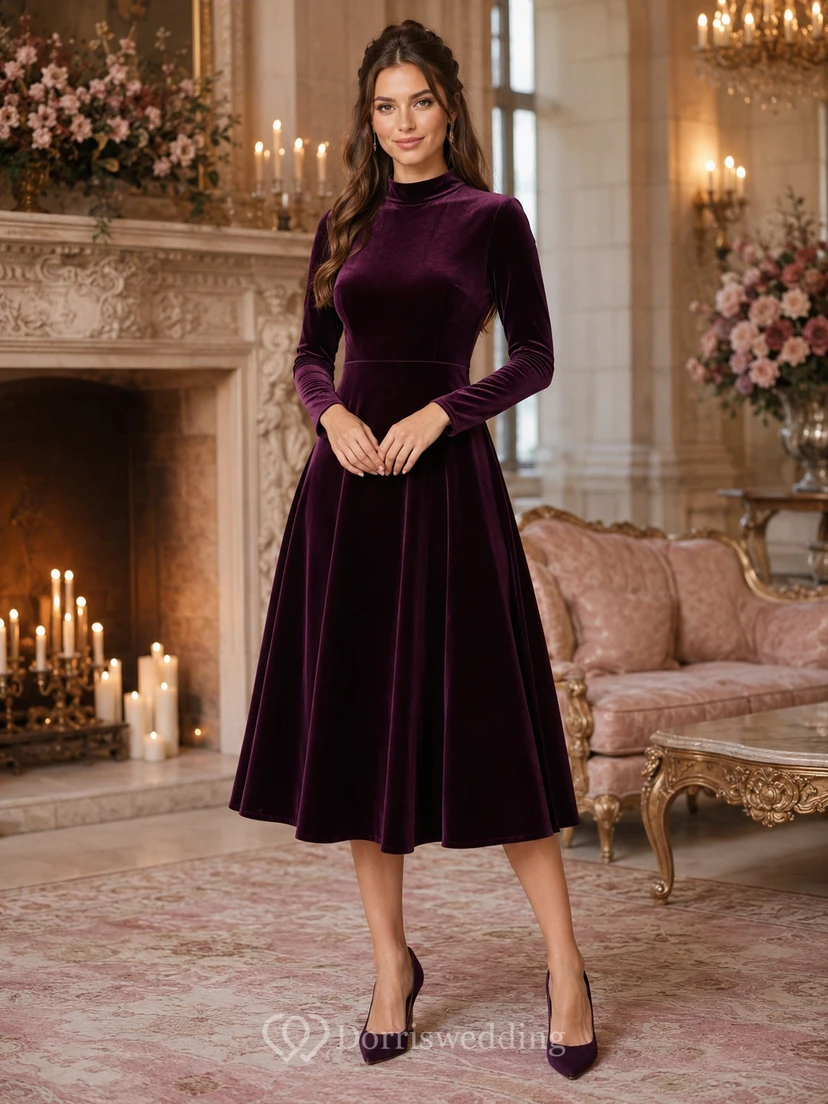 Robe prune en velours à col montant et manches longues, coupe trapèze, style thé, idéale pour une invitée au château.