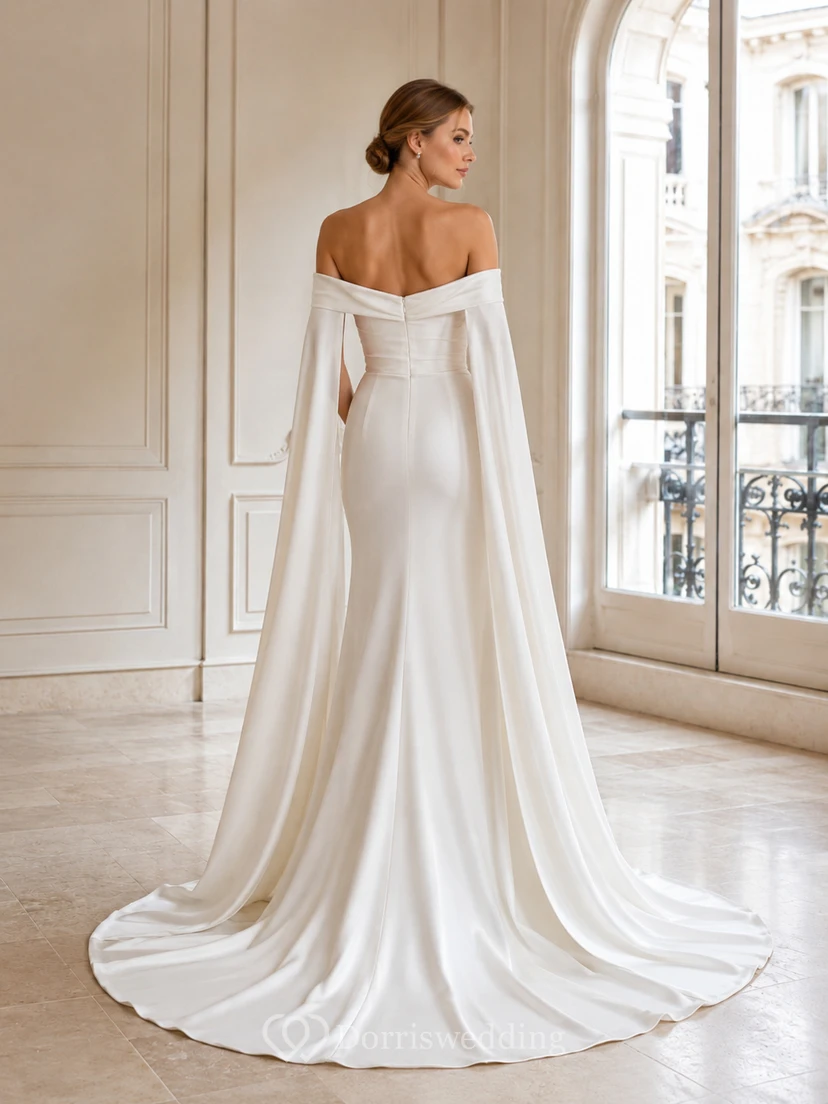 Robe de mariée fourreau en satin à épaules dénudées et manches cape drapées view 2