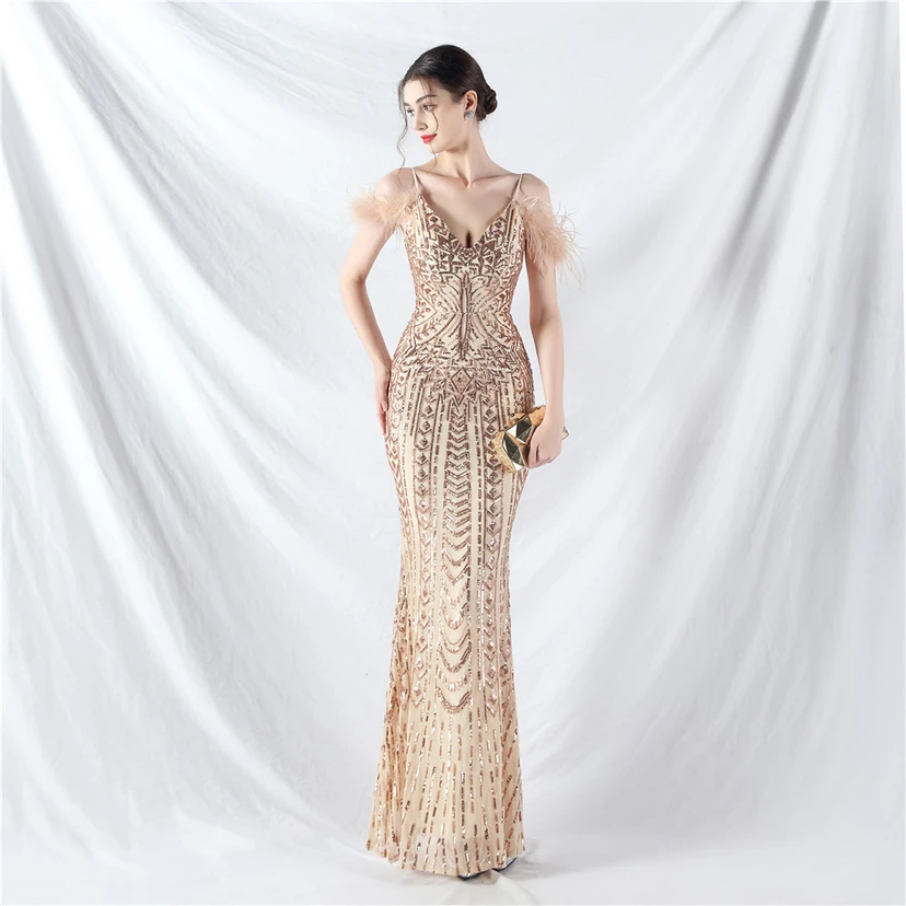 Robe de soirée haut de gamme ornée de perles florales et de plumes d'autruche. view 53