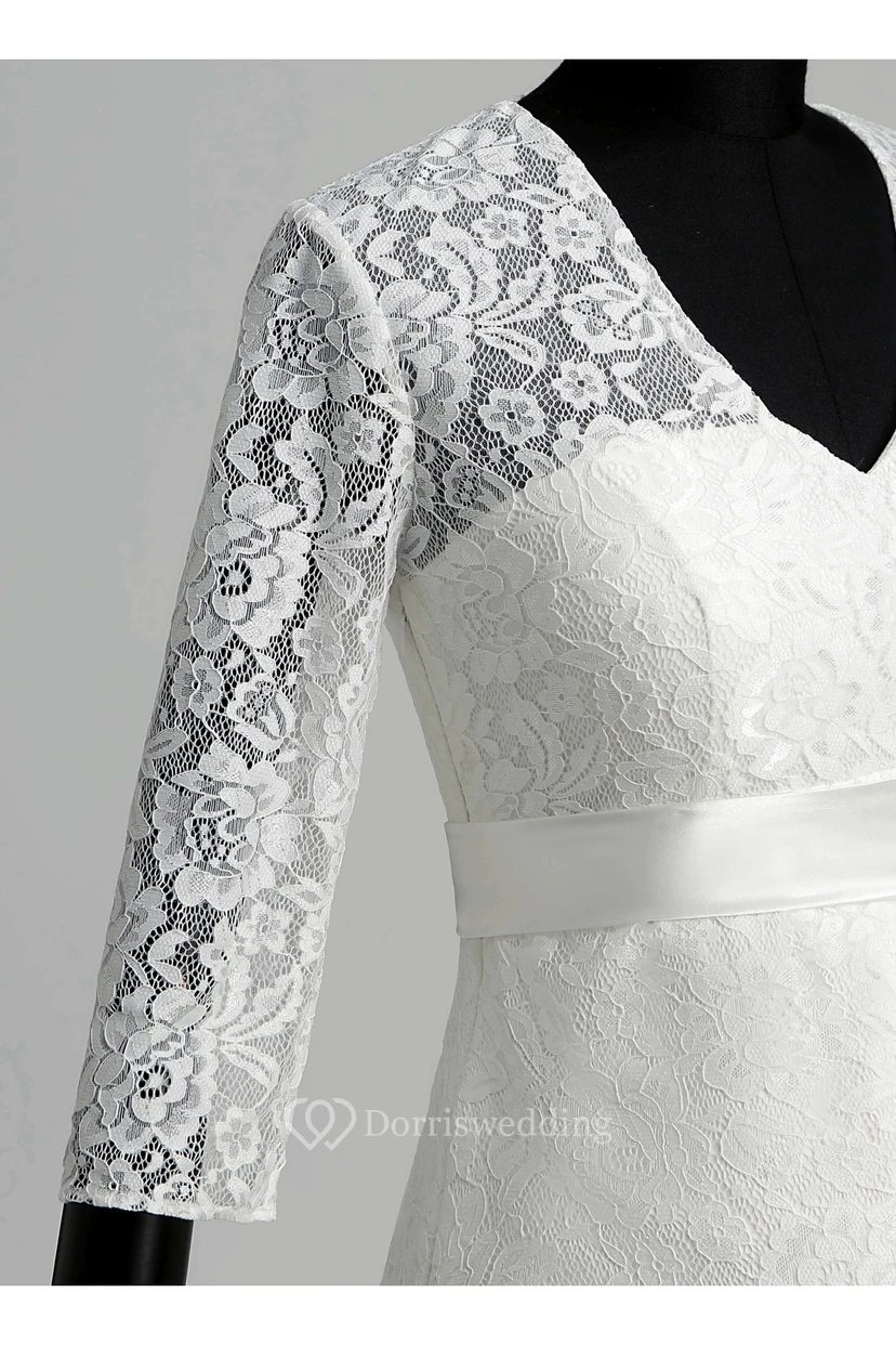 Robe de mariée en dentelle, coupe trapèze, col en V, manches illusion 3/4, longueur genou. view 14