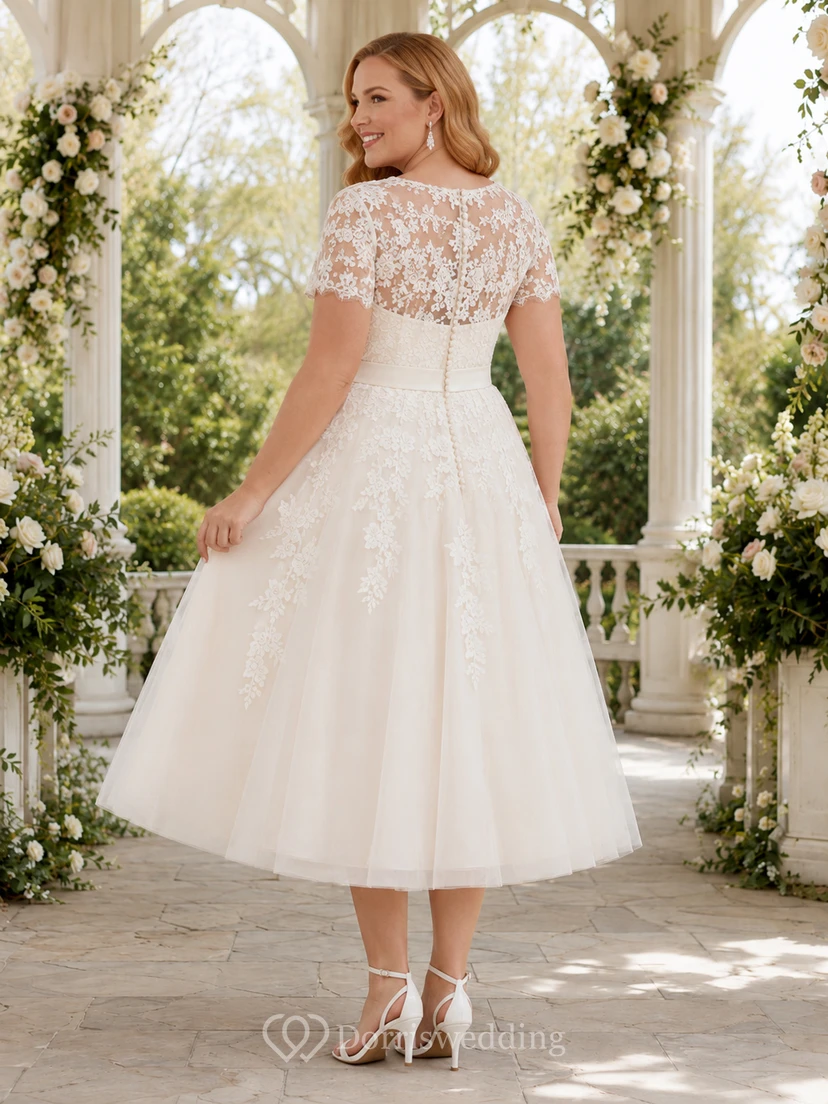 Vestido de novia vintage modesto de encaje, largo hasta la rodilla, con mangas cortas y escote barco, talla grande view 2