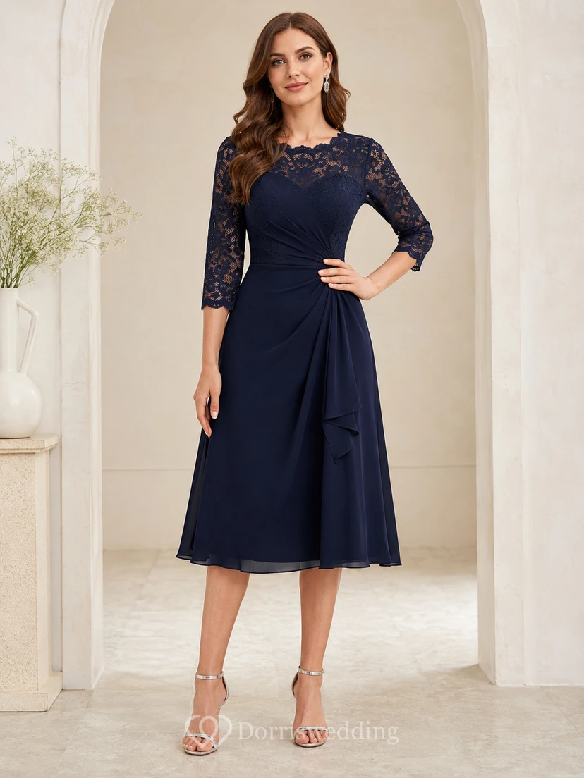 Vestido de maternidad Nocturne azul marino oscuro con escote barco, mangas acampanadas, encaje y gasa, corte en A, largo hasta la rodilla, efecto ilusión.