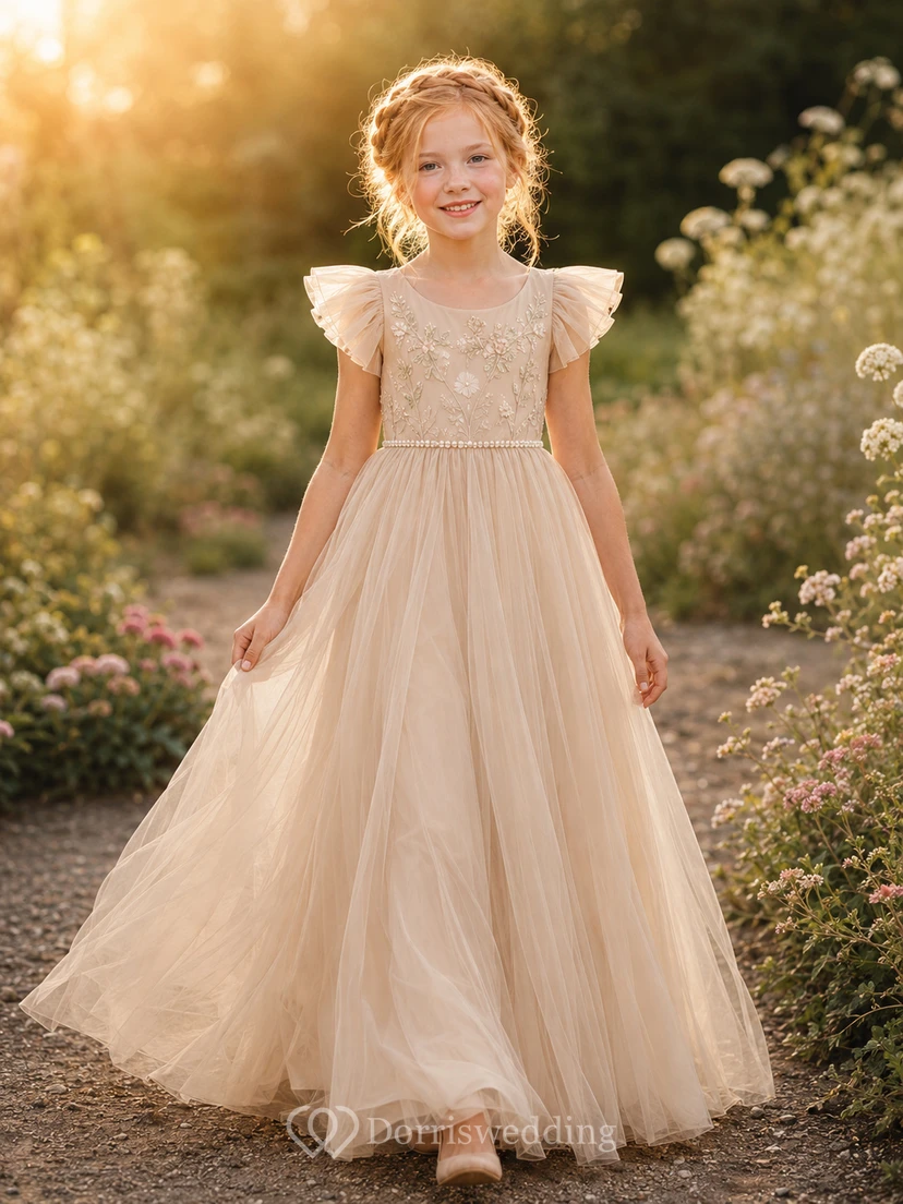 Robe de demoiselle d'honneur en dentelle champagne et tulle, coupe trapèze, manches courtes, col rond, longueur au sol, plissée