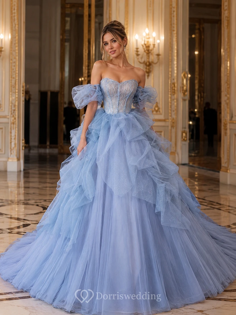 Robe de bal bleu clair à manches volantées