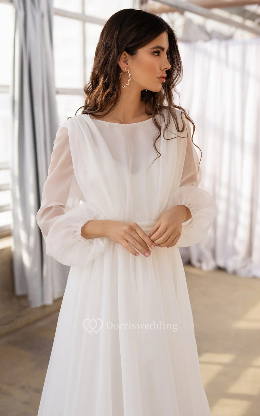 Robe de mariée bohème à traîne et manches longues, coupe bateau, longueur au sol, style A. view 4