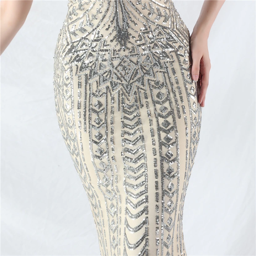 Robe de soirée haut de gamme ornée de perles florales et de plumes d'autruche. view 79