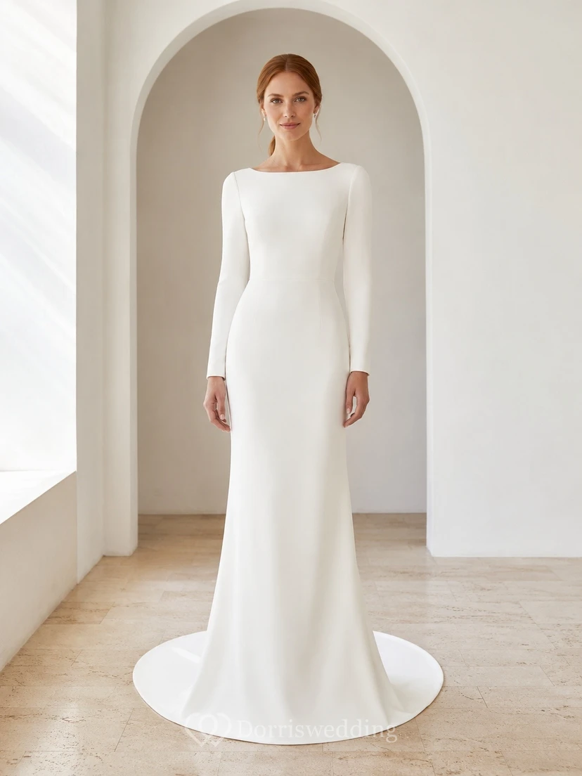 Robe de mariée fourreau à manches longues et traîne, style sobre et élégante.