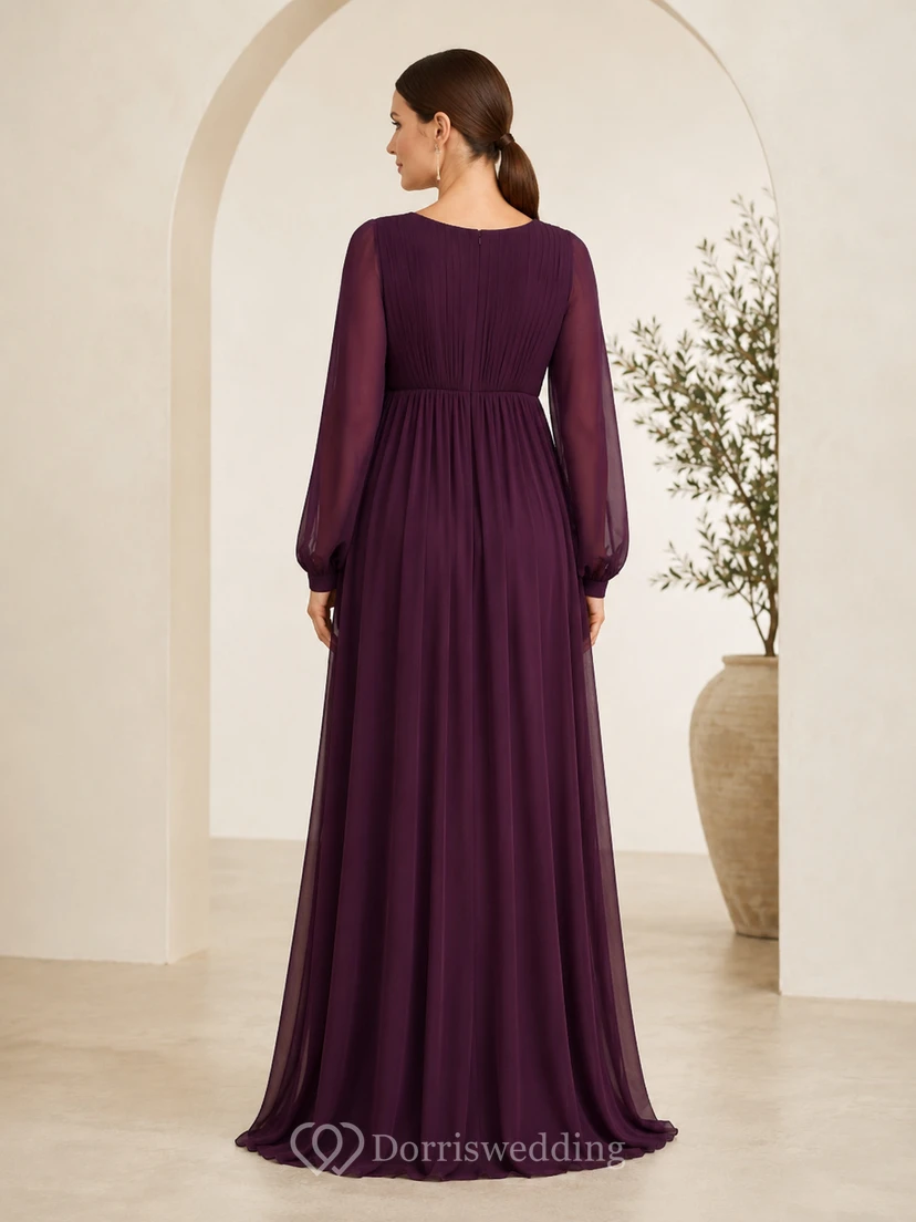 Vestido de gasa de manga larga con escote en V y corte imperio, estilo modesto, de Plum Maternity. view 2