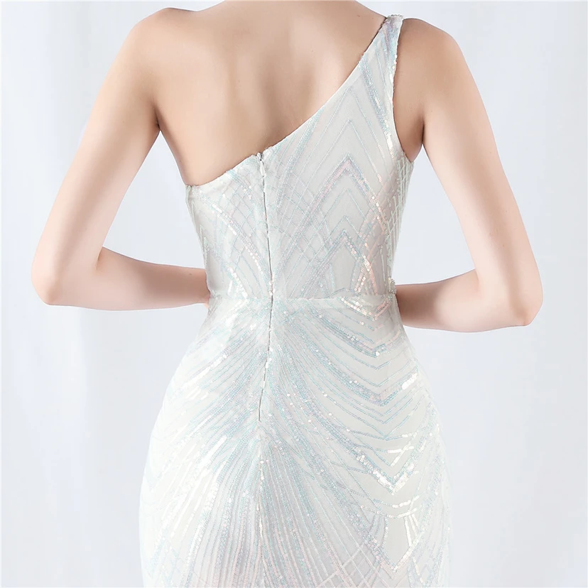 Vestido de noche asimétrico con escote alto y escote alto, adornado con cuentas florales y flores. view 77